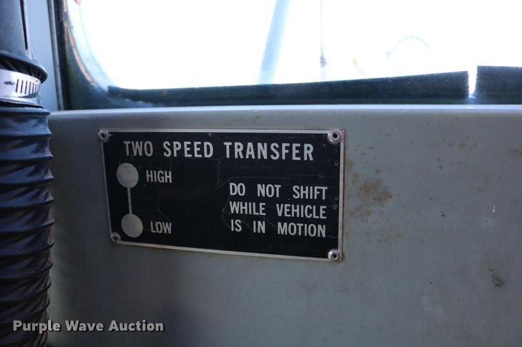 image for item DC3587 1994 Oshkosh PA-2546-4 dump truck