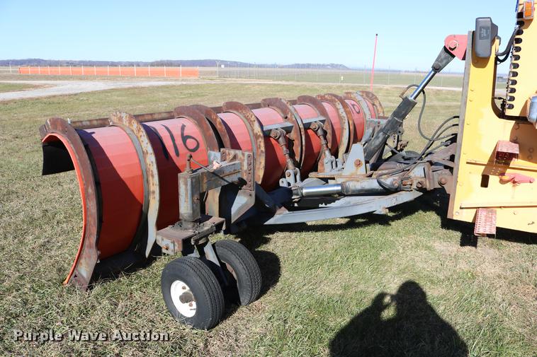 image for item DC3587 1994 Oshkosh PA-2546-4 dump truck