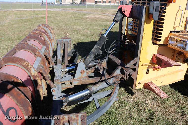 image for item DC3587 1994 Oshkosh PA-2546-4 dump truck