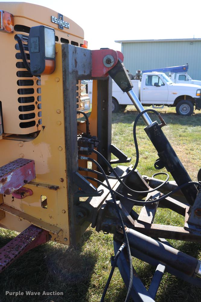 image for item DC3587 1994 Oshkosh PA-2546-4 dump truck