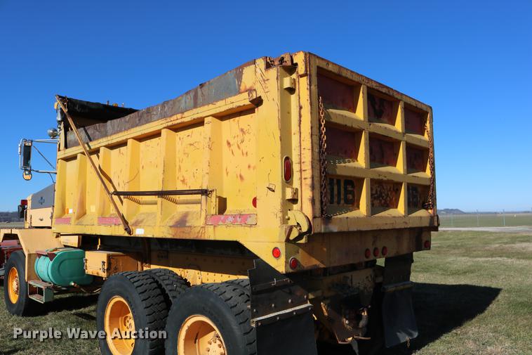 image for item DC3587 1994 Oshkosh PA-2546-4 dump truck