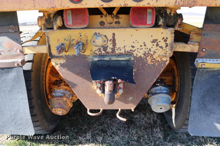 image for item DC3587 1994 Oshkosh PA-2546-4 dump truck