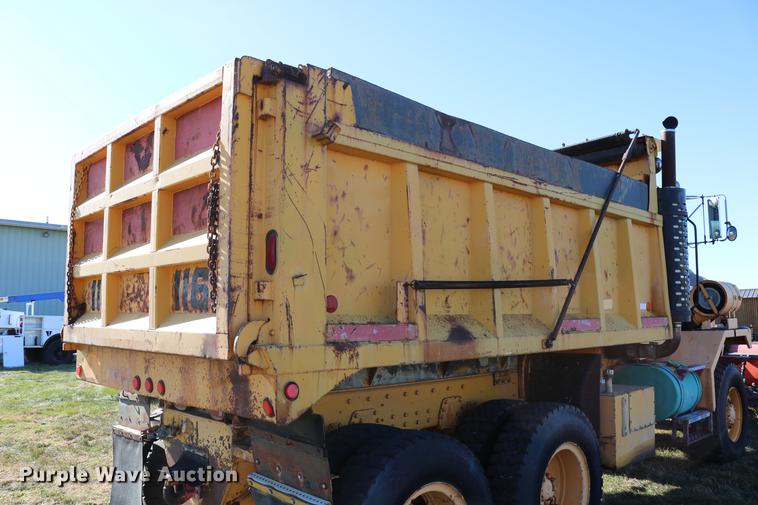 image for item DC3587 1994 Oshkosh PA-2546-4 dump truck