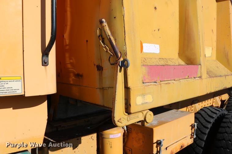 image for item DC3587 1994 Oshkosh PA-2546-4 dump truck