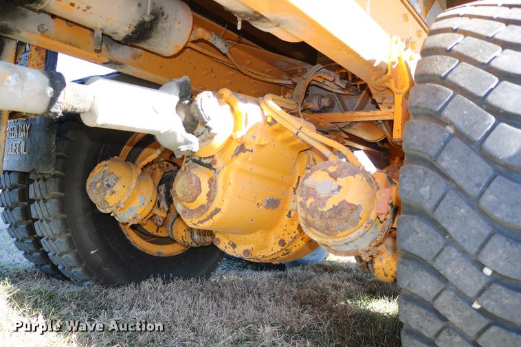 image for item DC3587 1994 Oshkosh PA-2546-4 dump truck