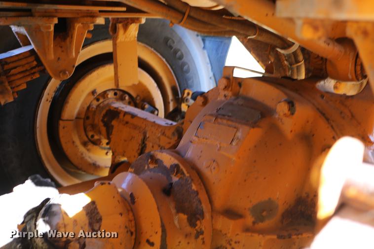 image for item DC3587 1994 Oshkosh PA-2546-4 dump truck