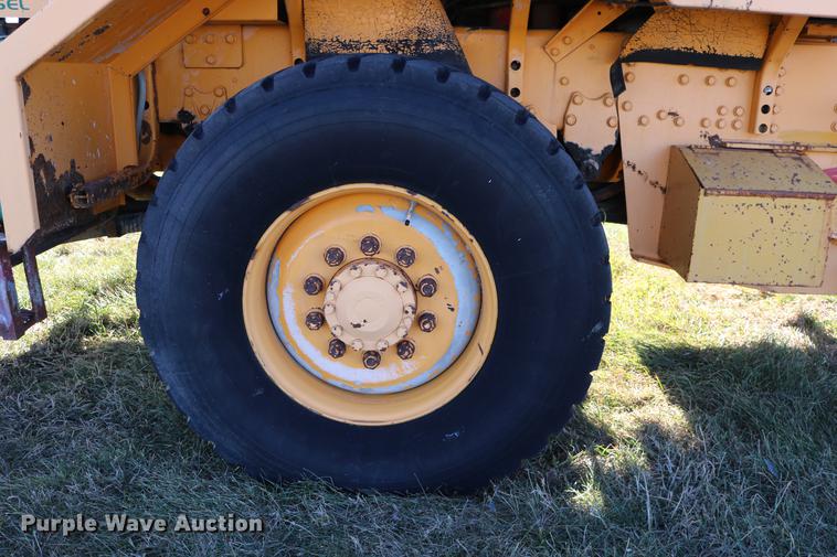 image for item DC3587 1994 Oshkosh PA-2546-4 dump truck