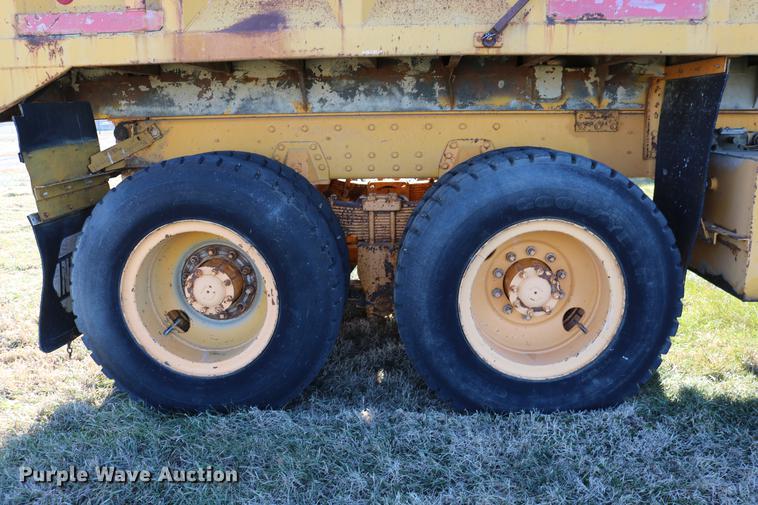 image for item DC3587 1994 Oshkosh PA-2546-4 dump truck