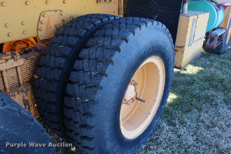 image for item DC3587 1994 Oshkosh PA-2546-4 dump truck