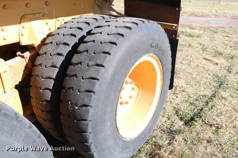 image for item DC3587 1994 Oshkosh PA-2546-4 dump truck