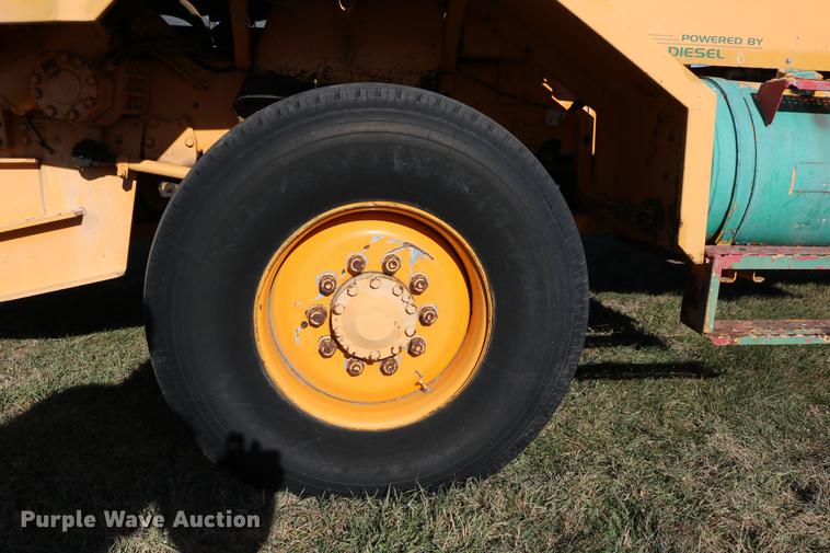 image for item DC3587 1994 Oshkosh PA-2546-4 dump truck