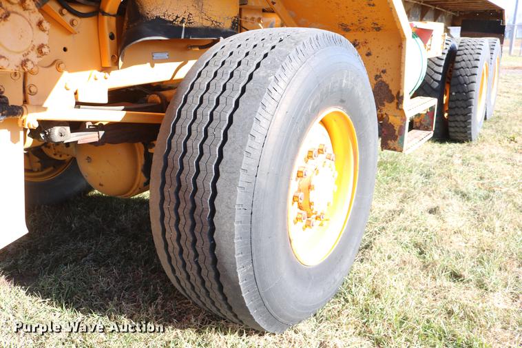 image for item DC3587 1994 Oshkosh PA-2546-4 dump truck