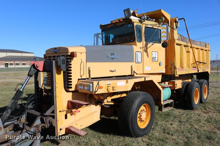 image for item DC3587 1994 Oshkosh PA-2546-4 dump truck