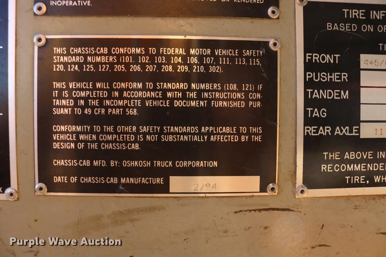 image for item DC3587 1994 Oshkosh PA-2546-4 dump truck