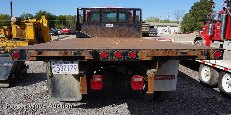 image for item DC5253 2000 Ford F650 flatbed truck