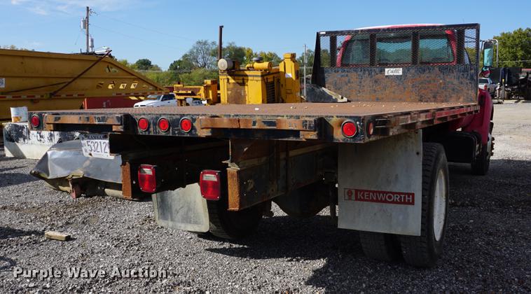 image for item DC5253 2000 Ford F650 flatbed truck