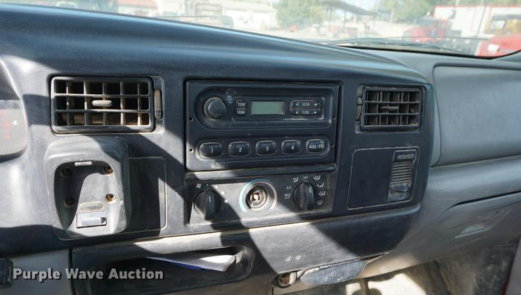 image for item DC5253 2000 Ford F650 flatbed truck