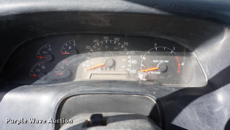 image for item DC5253 2000 Ford F650 flatbed truck