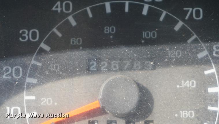 image for item DC5253 2000 Ford F650 flatbed truck