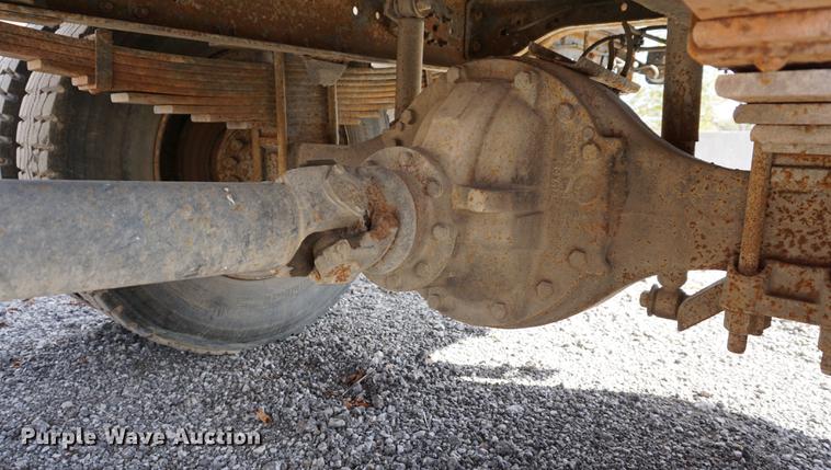 image for item DC5253 2000 Ford F650 flatbed truck