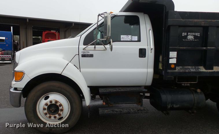 image for item DC5727 2006 Ford F650 Super Duty XL dump truck