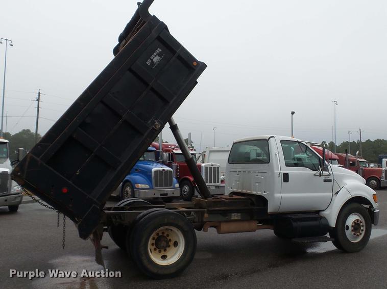 image for item DC5727 2006 Ford F650 Super Duty XL dump truck