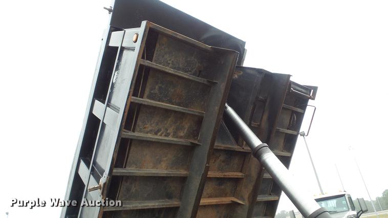 image for item DC5727 2006 Ford F650 Super Duty XL dump truck