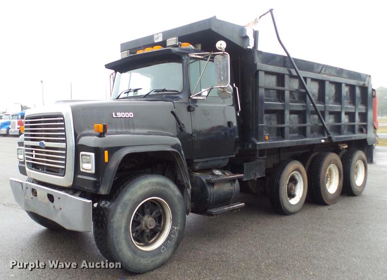image for item DC5729 1995 Ford LT9000 dump truck