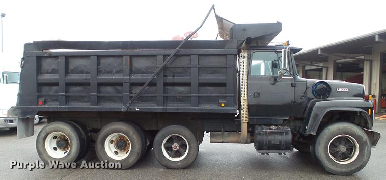 image for item DC5729 1995 Ford LT9000 dump truck