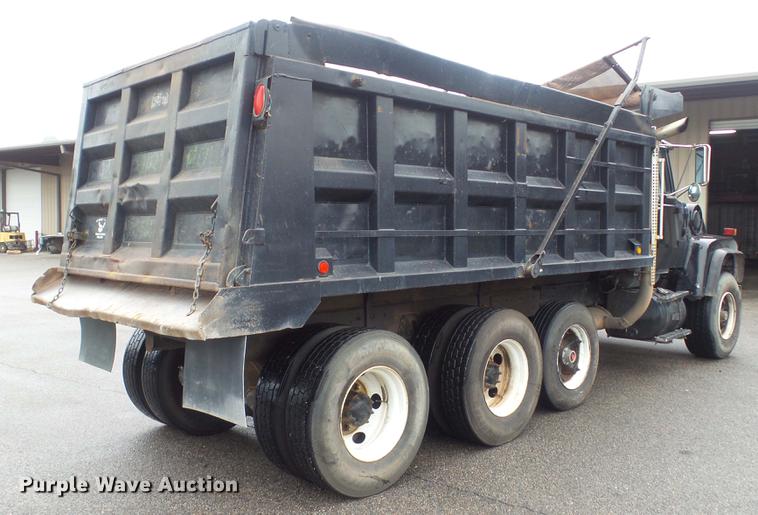image for item DC5729 1995 Ford LT9000 dump truck