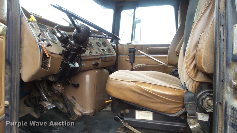 image for item DC5729 1995 Ford LT9000 dump truck