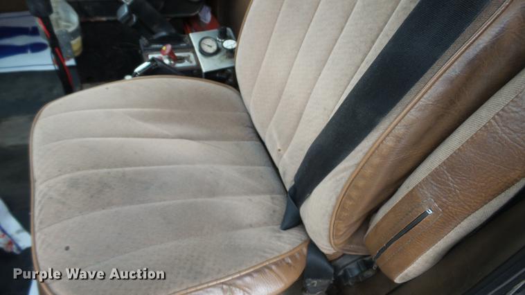 image for item DC5729 1995 Ford LT9000 dump truck