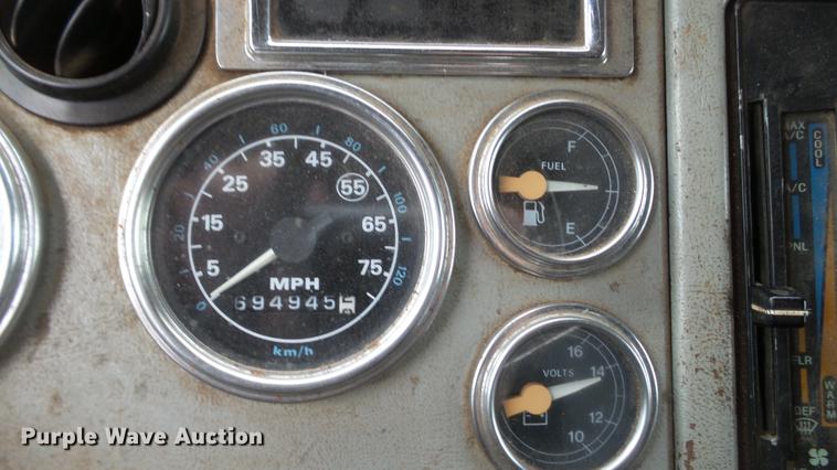 image for item DC5729 1995 Ford LT9000 dump truck