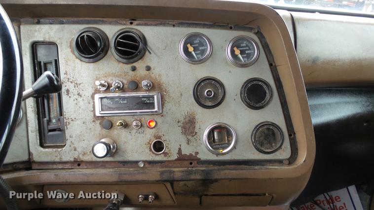 image for item DC5729 1995 Ford LT9000 dump truck