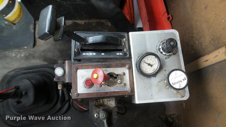 image for item DC5729 1995 Ford LT9000 dump truck