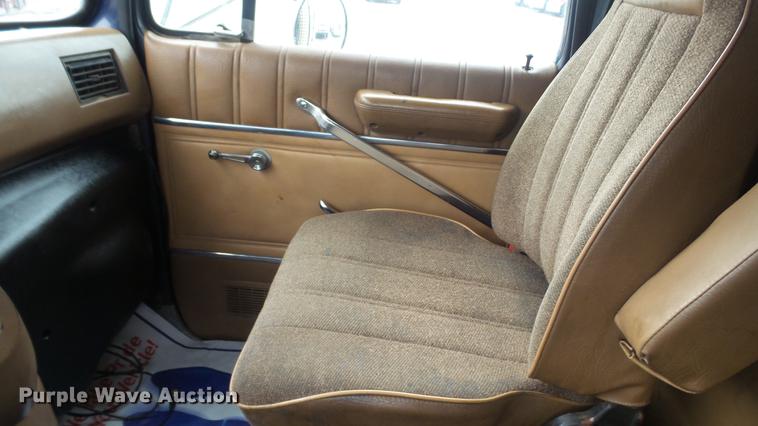 image for item DC5729 1995 Ford LT9000 dump truck