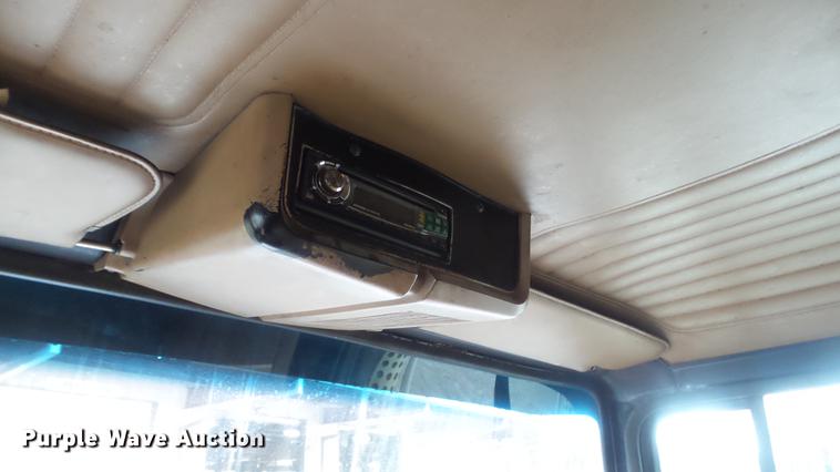 image for item DC5729 1995 Ford LT9000 dump truck