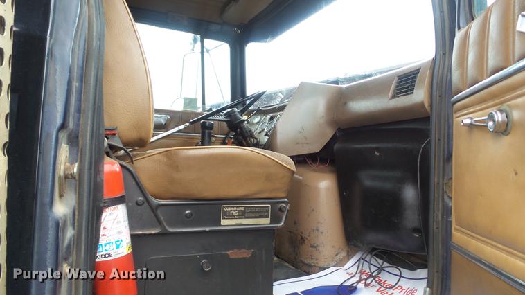 image for item DC5729 1995 Ford LT9000 dump truck