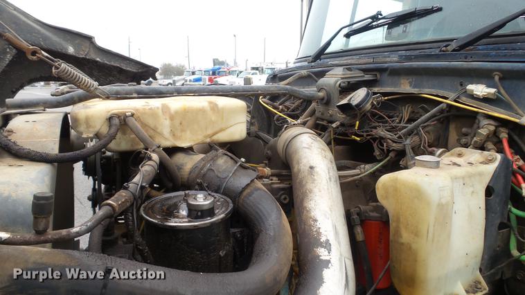 image for item DC5729 1995 Ford LT9000 dump truck