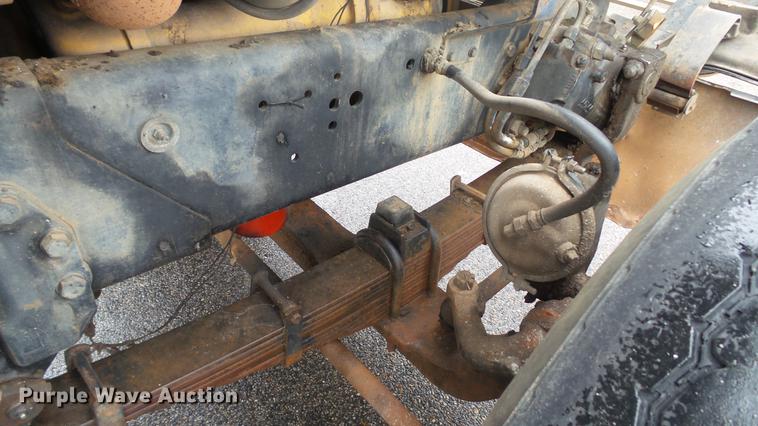 image for item DC5729 1995 Ford LT9000 dump truck