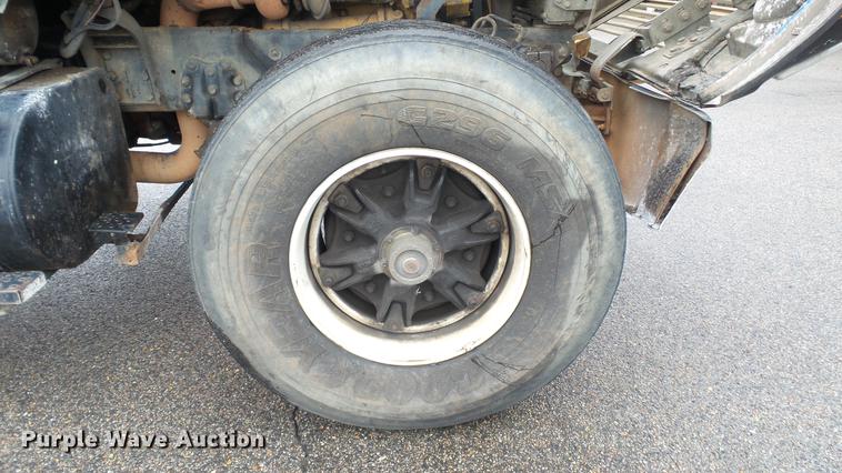 image for item DC5729 1995 Ford LT9000 dump truck