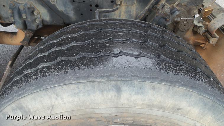 image for item DC5729 1995 Ford LT9000 dump truck