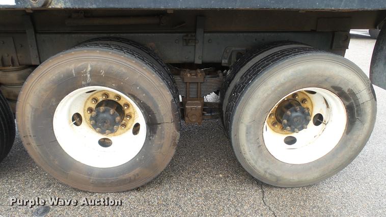 image for item DC5729 1995 Ford LT9000 dump truck