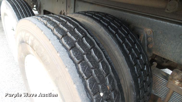 image for item DC5729 1995 Ford LT9000 dump truck