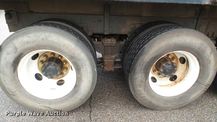 image for item DC5729 1995 Ford LT9000 dump truck