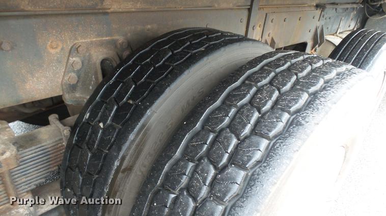 image for item DC5729 1995 Ford LT9000 dump truck