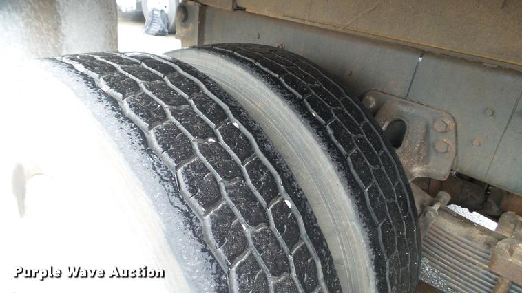 image for item DC5729 1995 Ford LT9000 dump truck