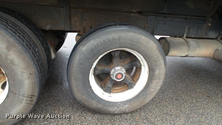 image for item DC5729 1995 Ford LT9000 dump truck