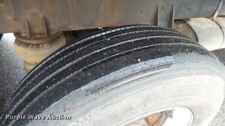 image for item DC5729 1995 Ford LT9000 dump truck