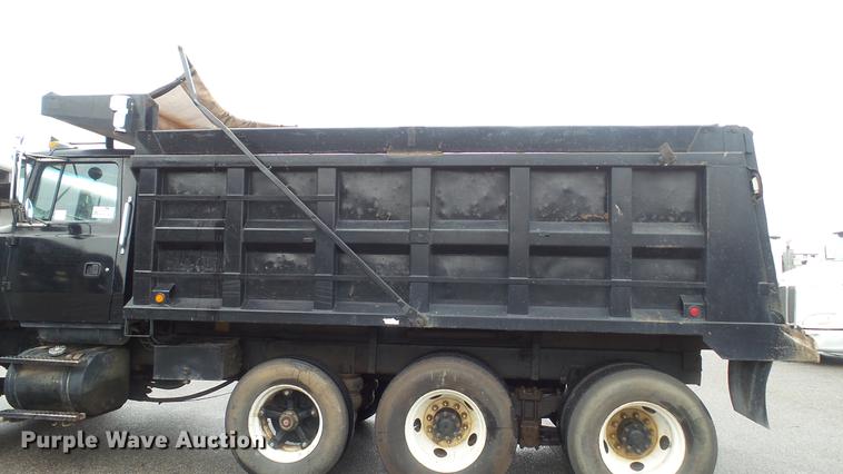 image for item DC5729 1995 Ford LT9000 dump truck
